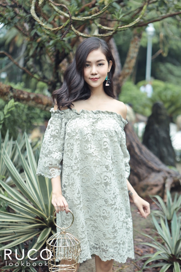 Hot item phải có trong hè: áo trễ vai, váy ren và trang phục đơn sắc - Ảnh 7.