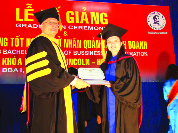 Trải nghiệm chất lượng giáo dục Đại học Hoa Kỳ ngay tại Việt Nam - Ảnh 1.