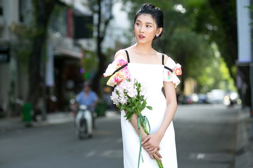 Siêu mẫu Kim Nhung lột xác với làn da trắng nõn - Ảnh 4.