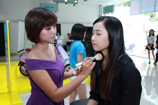 Fashionista Việt “bung” hết chất ngẫu hứng tại buổi giao lưu với stylist Pông Chuẩn - Ảnh 6.