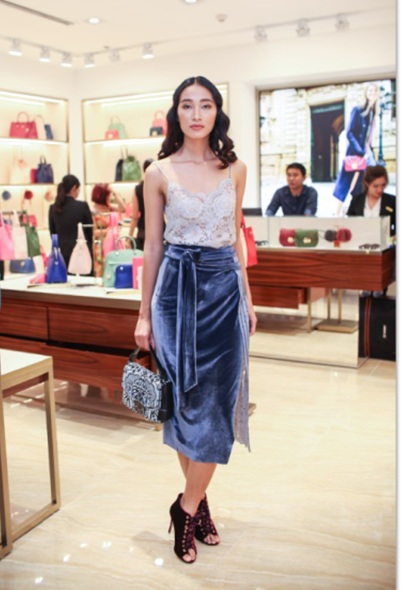 Lan Khu&ecirc;, H&agrave; Anh rạng rỡ trong buổi giới thiệu BST Furla Thu Đ&ocirc;ng 2016 - Ảnh 7.