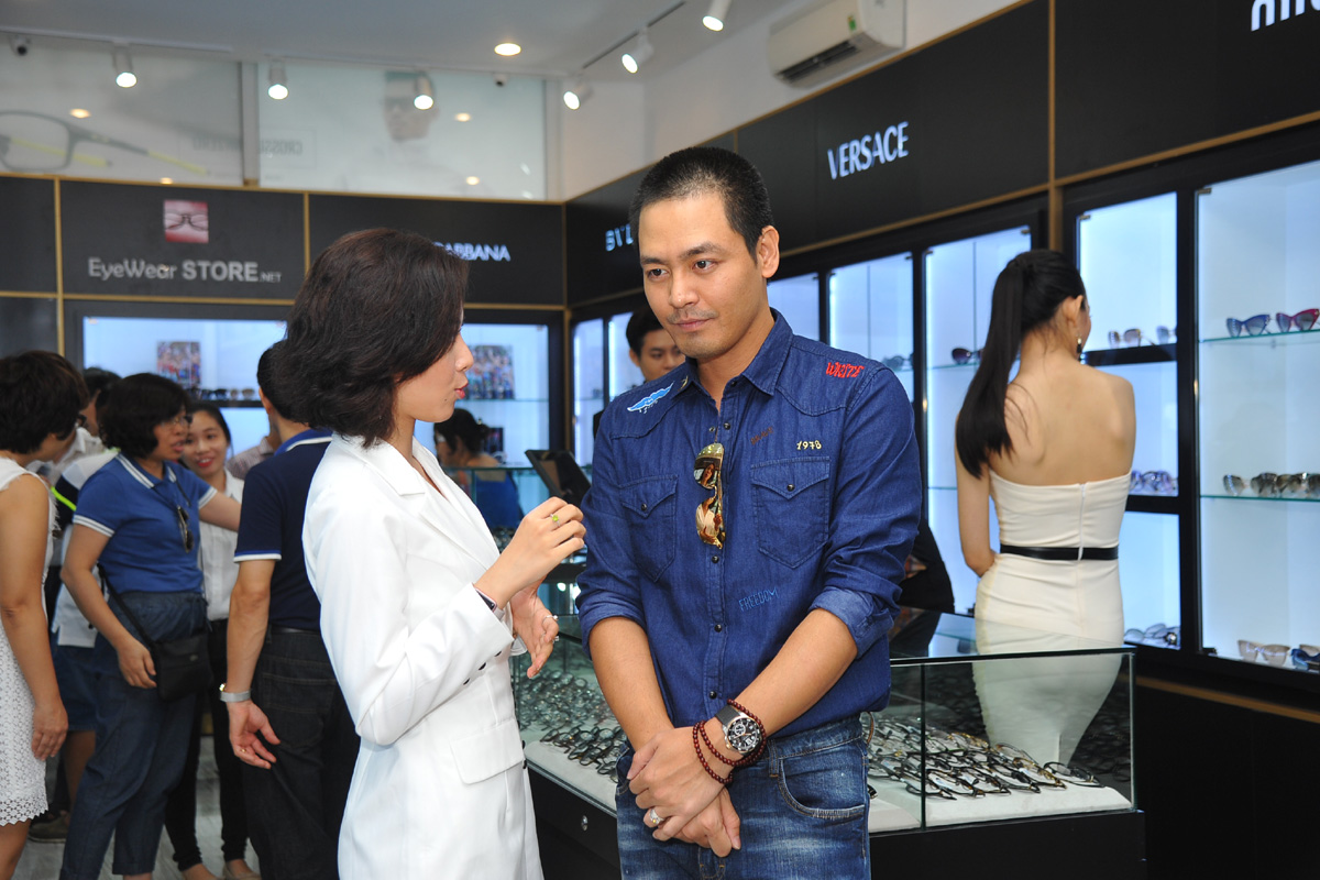 MC Phan Anh gây chú ý với vẻ ngoài nam tính tại sự kiện ở TP.HCM - Ảnh 2. MC Phan Anh gây chú ý với vẻ ngoài nam tính tại sự kiện ở TP.HCM - Ảnh 2.