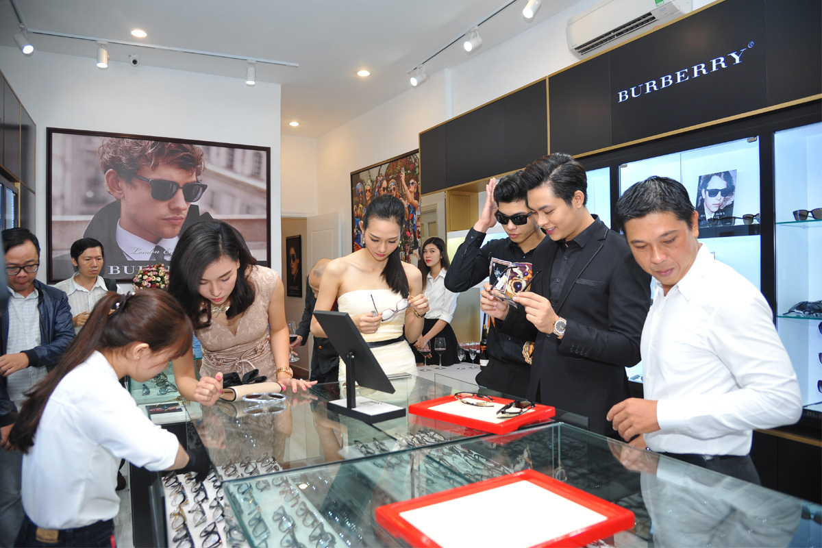 MC Phan Anh gây chú ý với vẻ ngoài nam tính tại sự kiện ở TP.HCM - Ảnh 8. MC Phan Anh gây chú ý với vẻ ngoài nam tính tại sự kiện ở TP.HCM - Ảnh 8.