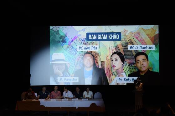 Đạo diễn H&agrave;m Trần, L&ecirc; Thanh Sơn c&ugrave;ng diễn vi&ecirc;n Kathy Uy&ecirc;n ngồi ghế n&oacute;ng 7 Film Fest - Ảnh 1.