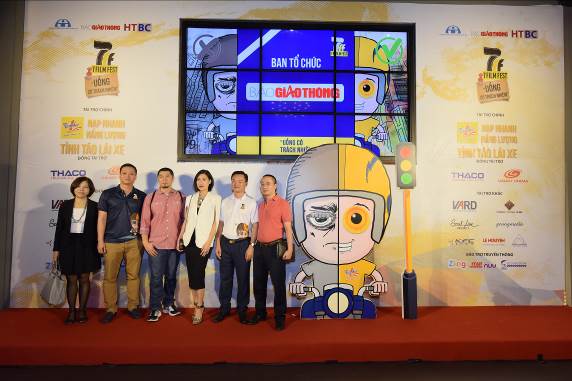 Đạo diễn H&agrave;m Trần, L&ecirc; Thanh Sơn c&ugrave;ng diễn vi&ecirc;n Kathy Uy&ecirc;n ngồi ghế n&oacute;ng 7 Film Fest - Ảnh 5.