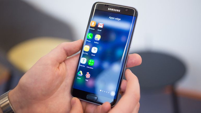 Samsung đã gây dựng được một tượng đài thiết kế mới với thiết kế màn hình cong tràn - Ảnh 3.