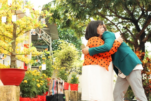 Noo Phước Thịnh, NSND Ngọc Giàu hóa “cặp mẹ con bá đạo” trong phim ngắn của Quang Huy - Ảnh 8.