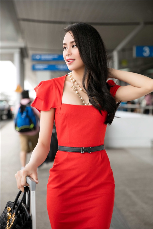 Hoa hậu điện ảnh Sella Trương diện cây hàng hiệu gần 2 tỷ ở sân bay - Ảnh 3.