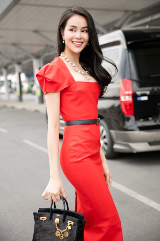 Hoa hậu điện ảnh Sella Trương diện cây hàng hiệu gần 2 tỷ ở sân bay - Ảnh 4.