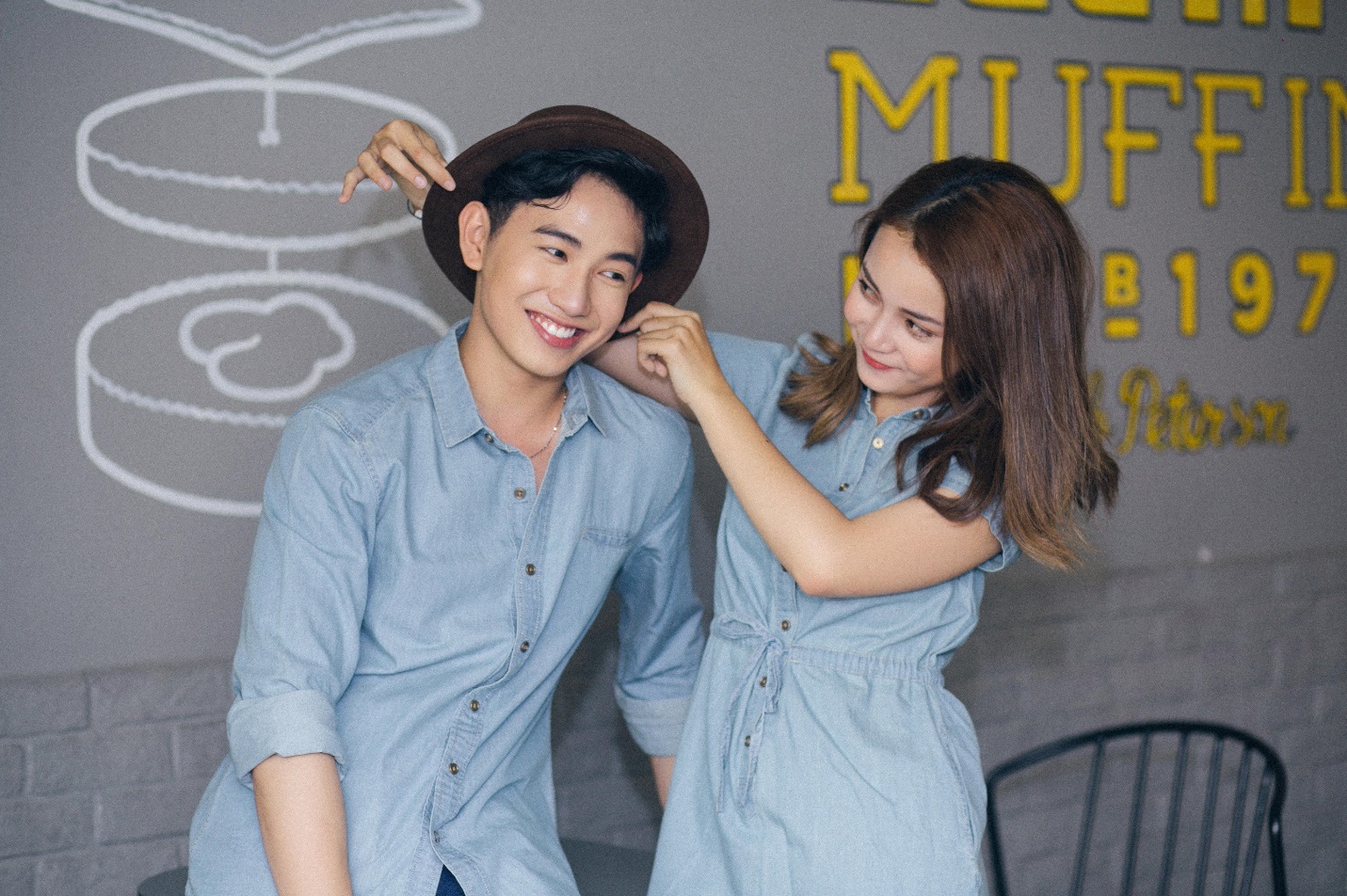 Ai bảo đồ đ&ocirc;i l&agrave; phải giống nhau? - Ảnh 2.