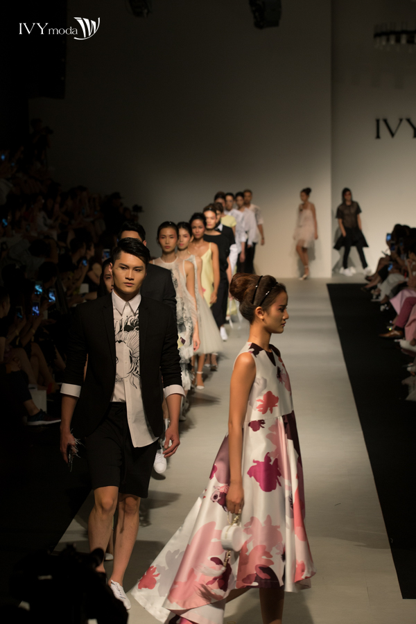 Erik phong cách đến dự show thời trang của IVY moda - Ảnh 9.