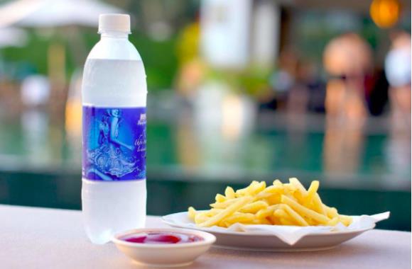 Bỏng mắt với hồ bơi sang chảnh được giới trẻ S&agrave;i G&ograve;n cực th&iacute;ch - Ảnh 8.