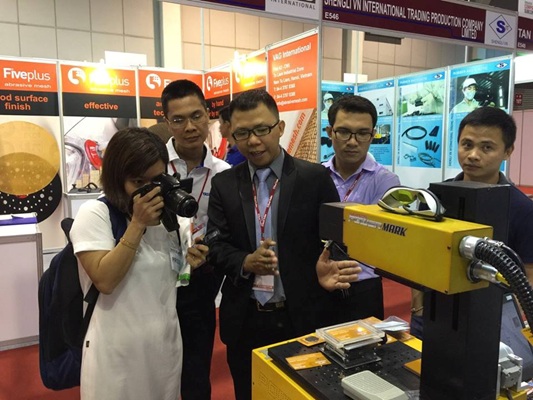 Máy khắc cắt laser – Một sản phẩm Made-in-Vietnam khác được công bố năm 2012