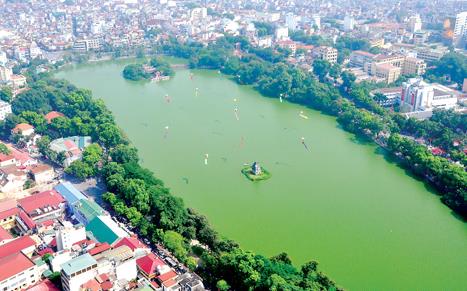 Hồ Ho&agrave;n Kiếm rộng khoảng 12ha, l&agrave; niềm tự h&agrave;o, điểm nhấn kiến tr&uacute;c v&agrave; danh thắng nổi tiếng của H&agrave; Nội (Ảnh: Internet).