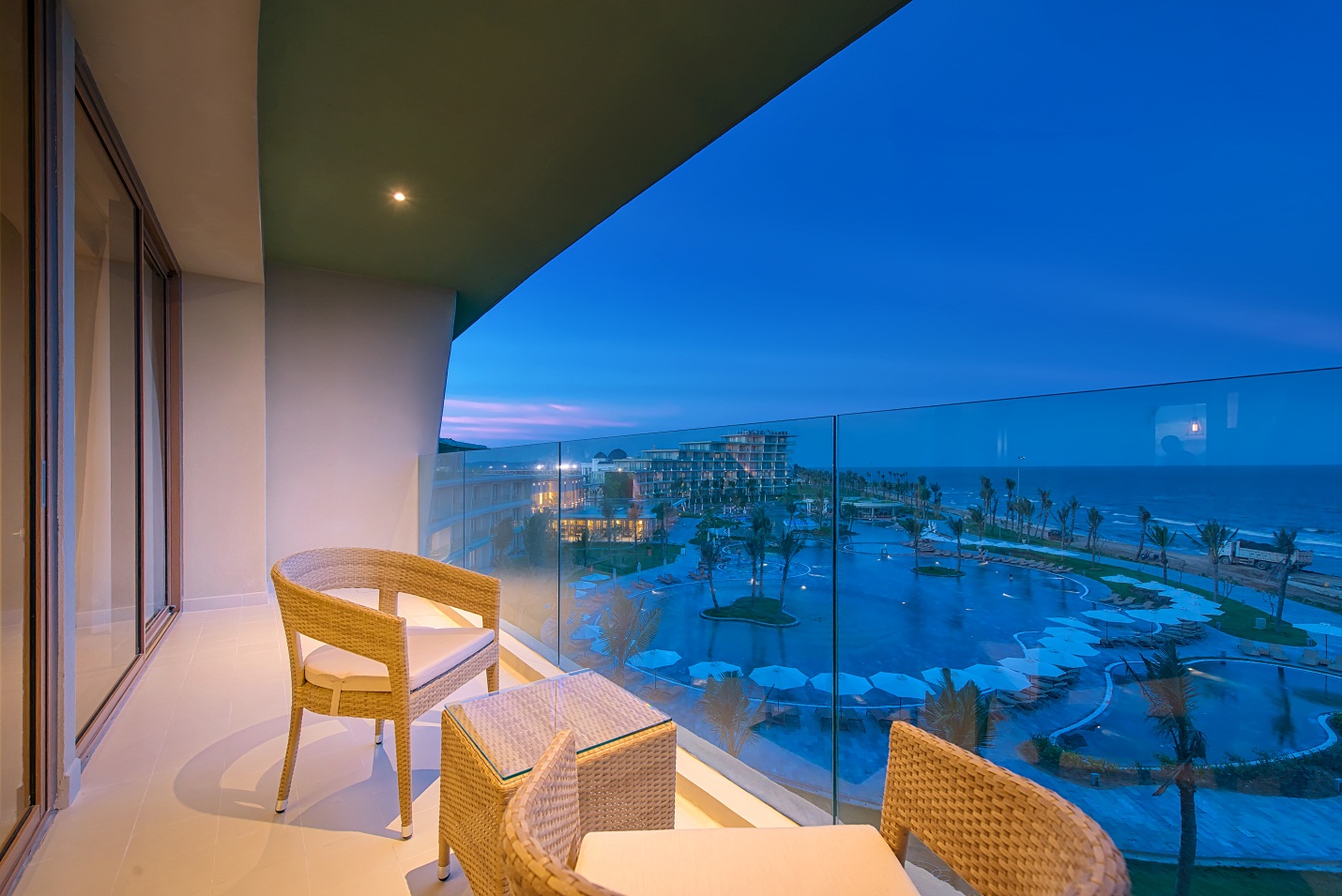Kh&aacute;ch mua căn hộ kh&aacute;ch sạn FLC Luxury Hotel Sam Son từ ng&agrave;y 26/11/2016- 4/12/2016 sẽ được cam kết lợi nhuận cho thu&ecirc; tối thiểu 8% tổng gi&aacute; trị đầu tư bảo đảm bằng USD trong v&ograve;ng 10 năm.