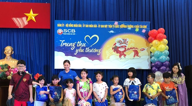 SCB cùng khách hàng mang trung thu đến mọi miền