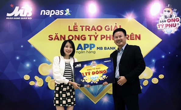 Dùng App Ngân hàng MBBank, một khách hàng may mắn trúng thưởng 1 tỷ đồng