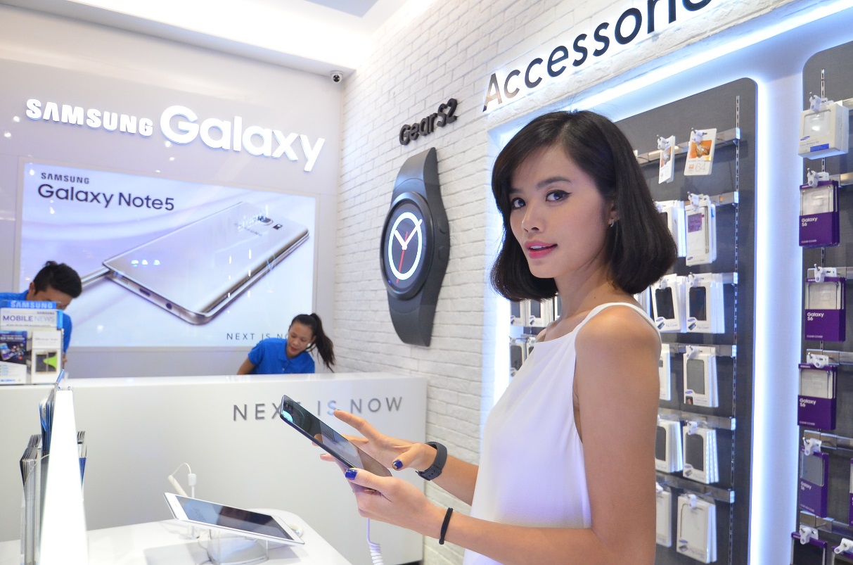 D&agrave;n sao tụ hội tại lễ khai trương trung t&acirc;m chăm s&oacute;c kh&aacute;ch h&agrave;ng Samsung - Ảnh 10.