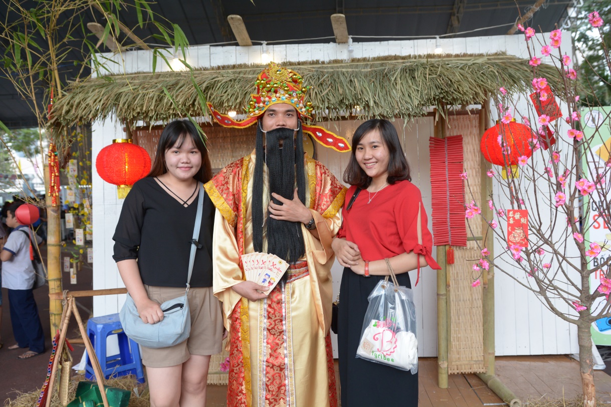 Sôi động ngày đầu phiên chợ Hello Weekend Market “Tết xưa – Tết nay” - Ảnh 2.