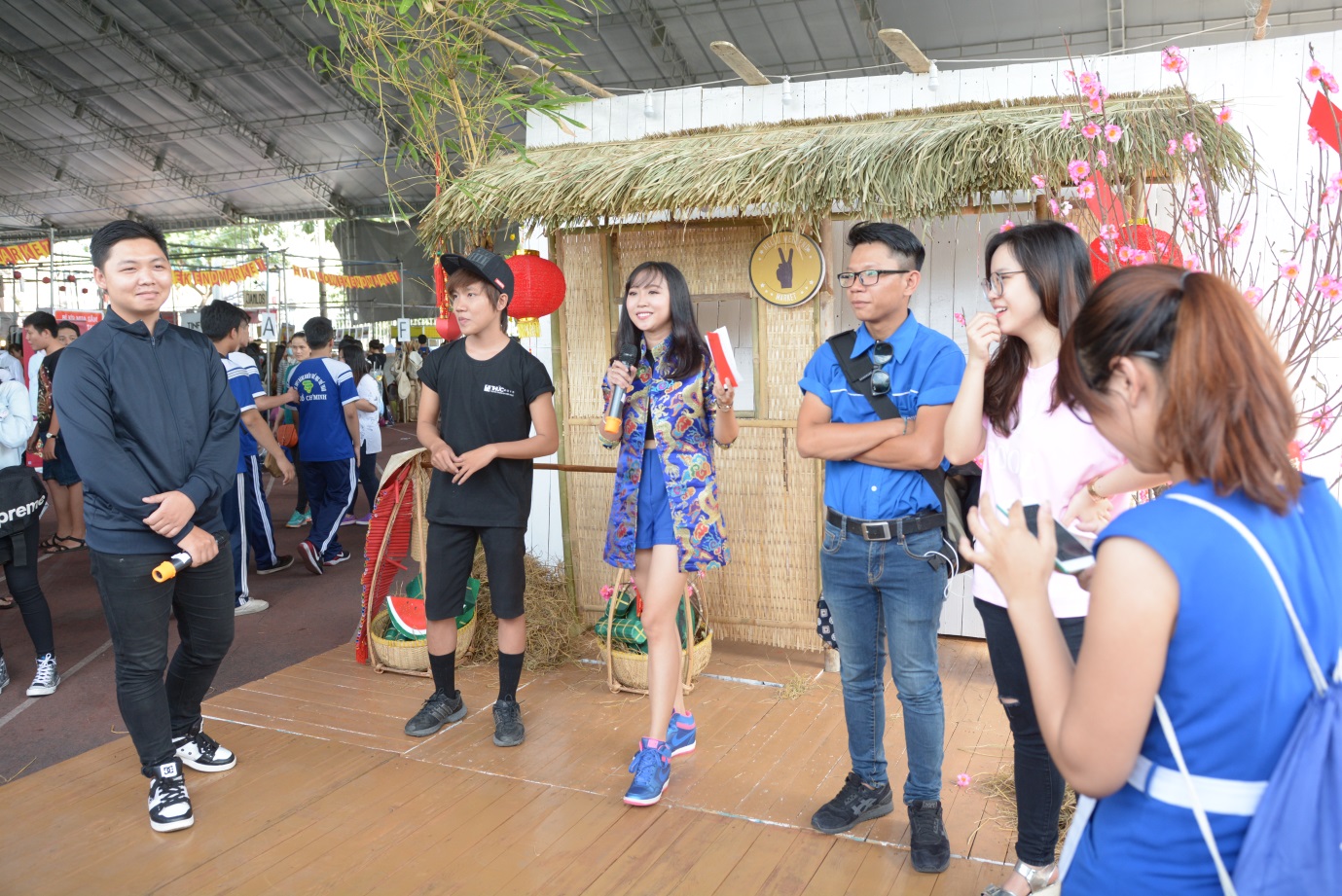 Sôi động ngày đầu phiên chợ Hello Weekend Market “Tết xưa – Tết nay” - Ảnh 8.
