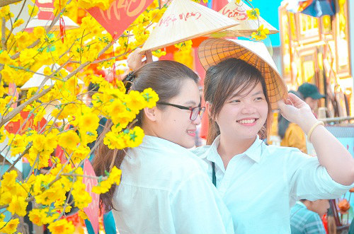 Giới trẻ Sài Gòn xúng xính khoe sắc ở Lễ hội Tết Việt - Ảnh 5.
