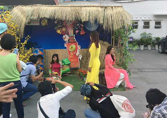 Giới trẻ Sài Gòn xúng xính khoe sắc ở Lễ hội Tết Việt - Ảnh 7.