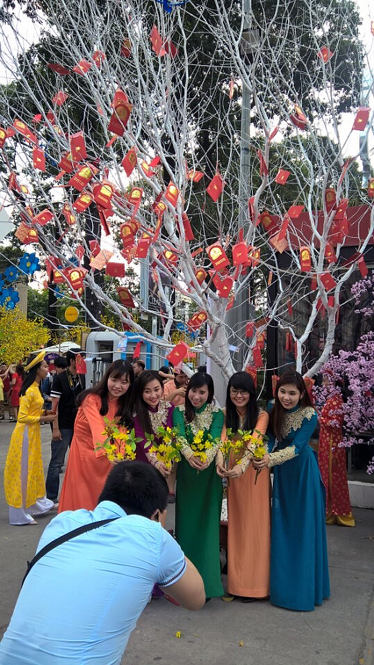 Giới trẻ Sài Gòn xúng xính khoe sắc ở Lễ hội Tết Việt - Ảnh 9.