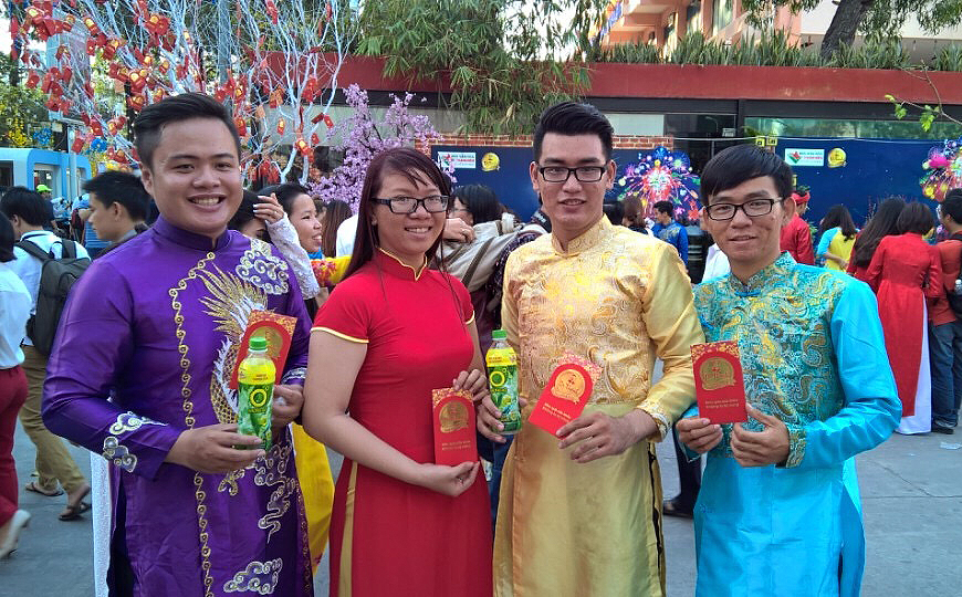 Giới trẻ Sài Gòn xúng xính khoe sắc ở Lễ hội Tết Việt - Ảnh 14.