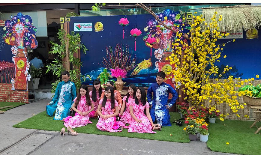 Giới trẻ Sài Gòn xúng xính khoe sắc ở Lễ hội Tết Việt - Ảnh 15.