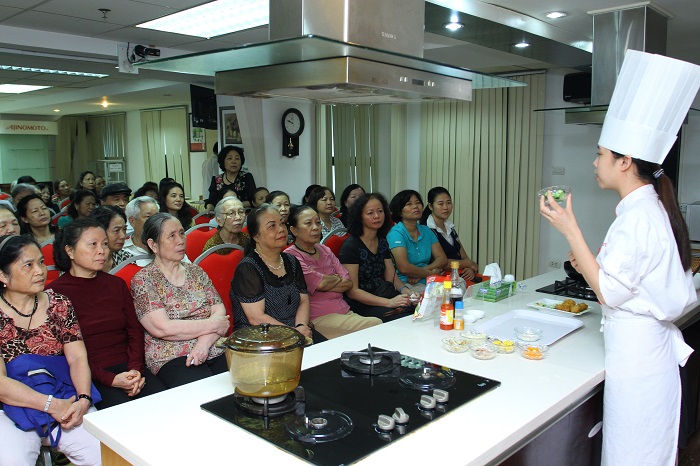 Ajinomoto triển khai chương tr&igrave;nh tham quan cho người ti&ecirc;u d&ugrave;ng - Ảnh 4.