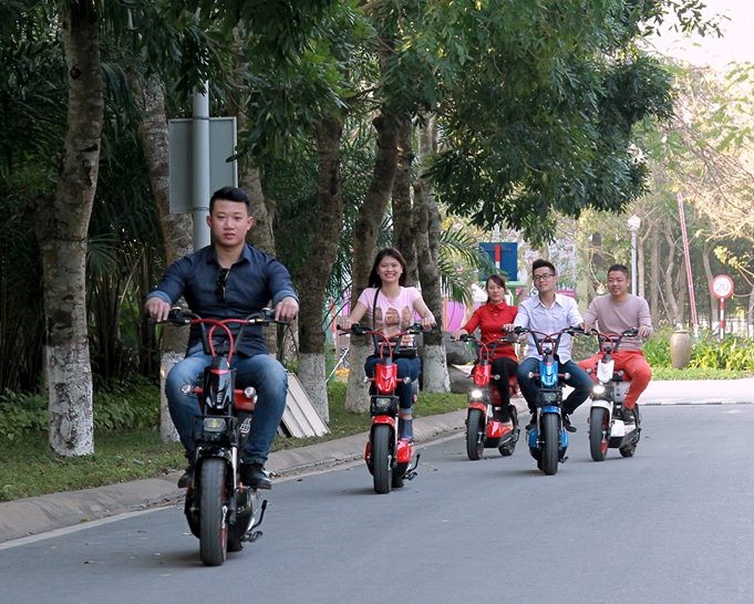 Xe dap dien Ambike da tiep tuc chieu long nguoi tieu dung bang khuyen mai khung