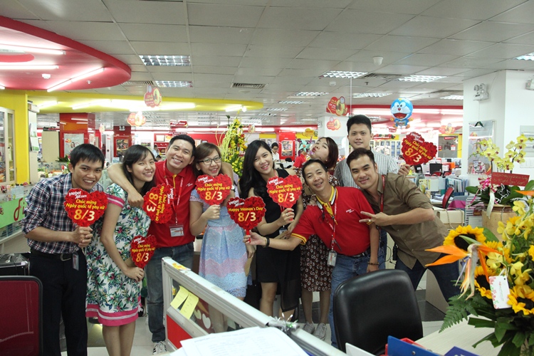Vietjet lại gây sốt với các chàng trai dễ thương nhân ngày 8/3 - Ảnh 6. Vietjet lại gây sốt với các chàng trai dễ thương nhân ngày 8/3 - Ảnh 6.