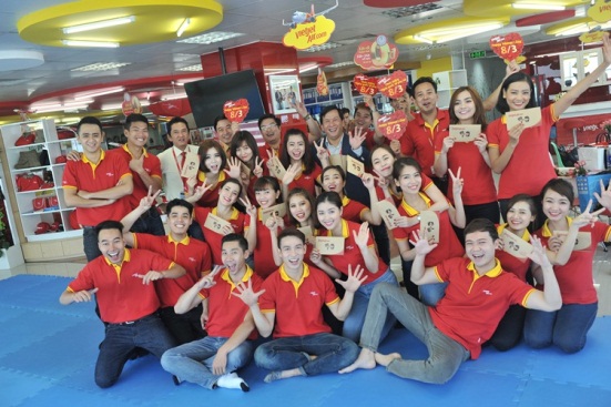 Vietjet lại gây sốt với các chàng trai dễ thương nhân ngày 8/3 - Ảnh 8. Vietjet lại gây sốt với các chàng trai dễ thương nhân ngày 8/3 - Ảnh 8.