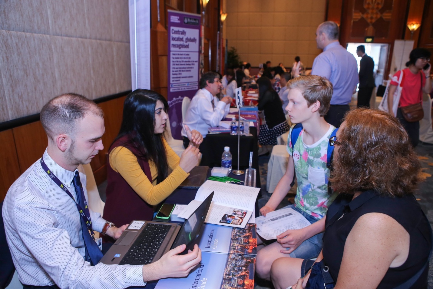 Gói quà tặng hấp dẫn tại Triển lãm Du học 48 trường Anh Quốc edufairUK 2016 - Ảnh 1.