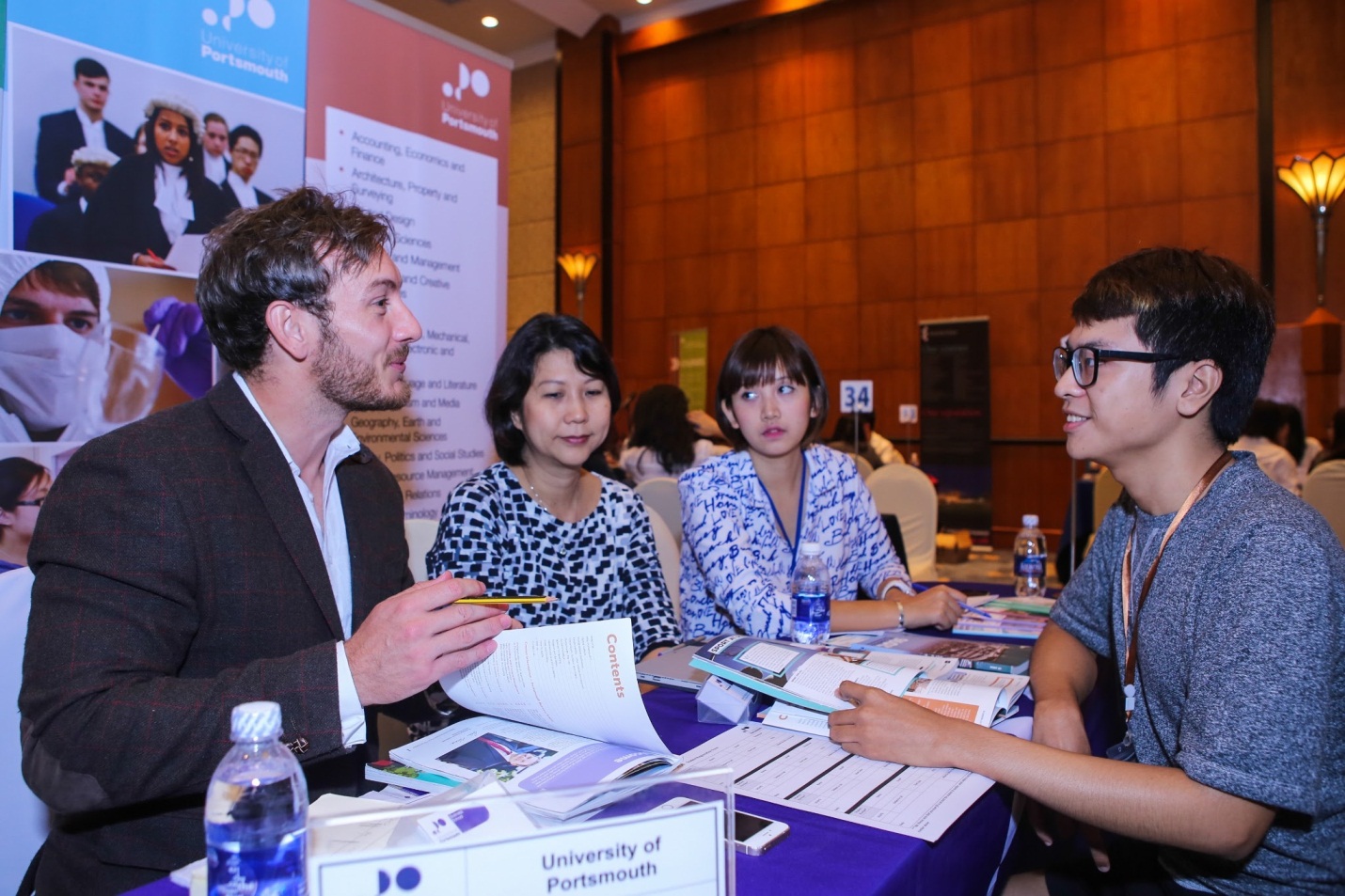 Gói quà tặng hấp dẫn tại Triển lãm Du học 48 trường Anh Quốc edufairUK 2016 - Ảnh 3.