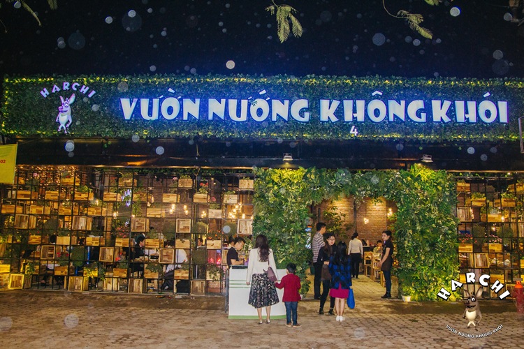 Khám phá quán nướng ngập tràn cây xanh nổi tiếng Hà Thành - Ảnh 1.