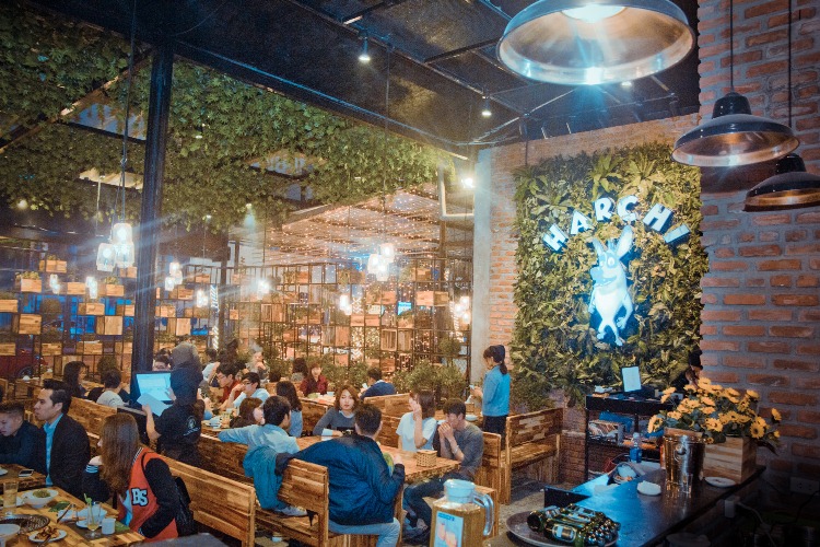 Khám phá quán nướng ngập tràn cây xanh nổi tiếng Hà Thành - Ảnh 3.