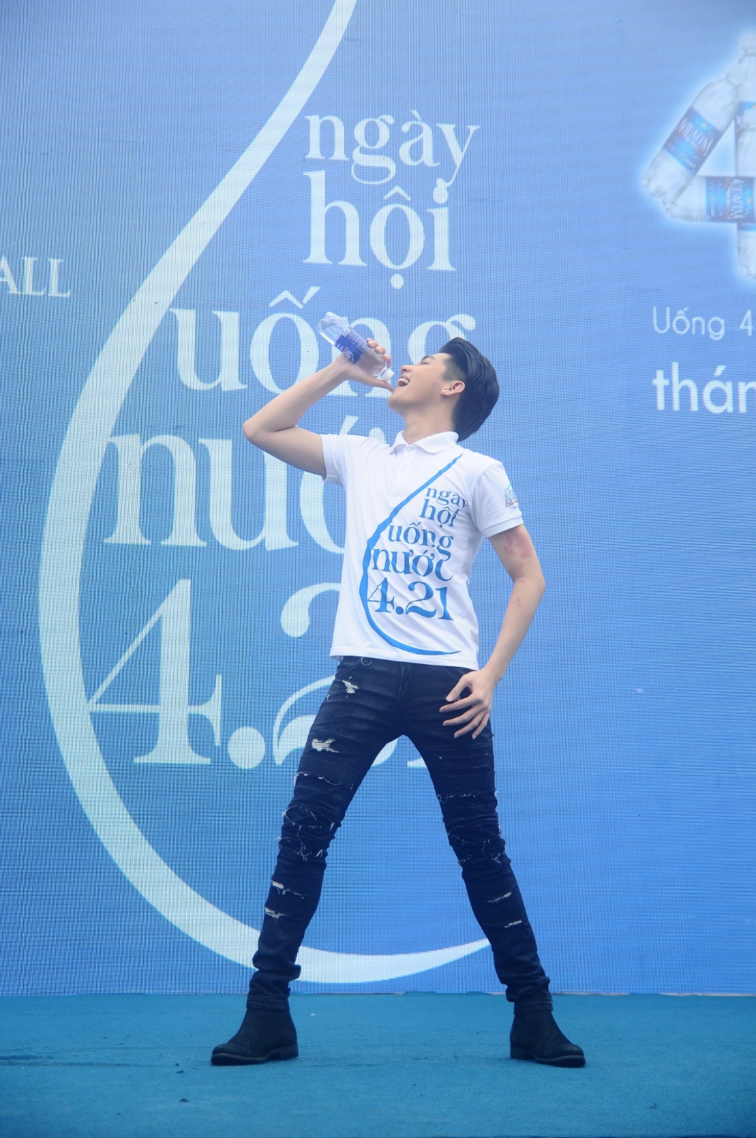 Noo Phước Thịnh h&agrave;o hứng với vũ điệu 421 c&ugrave;ng Thanh Hằng trong sự kiện - Ảnh 4.
