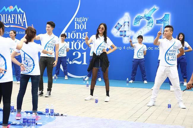 Noo Phước Thịnh h&agrave;o hứng với vũ điệu 421 c&ugrave;ng Thanh Hằng trong sự kiện - Ảnh 5.