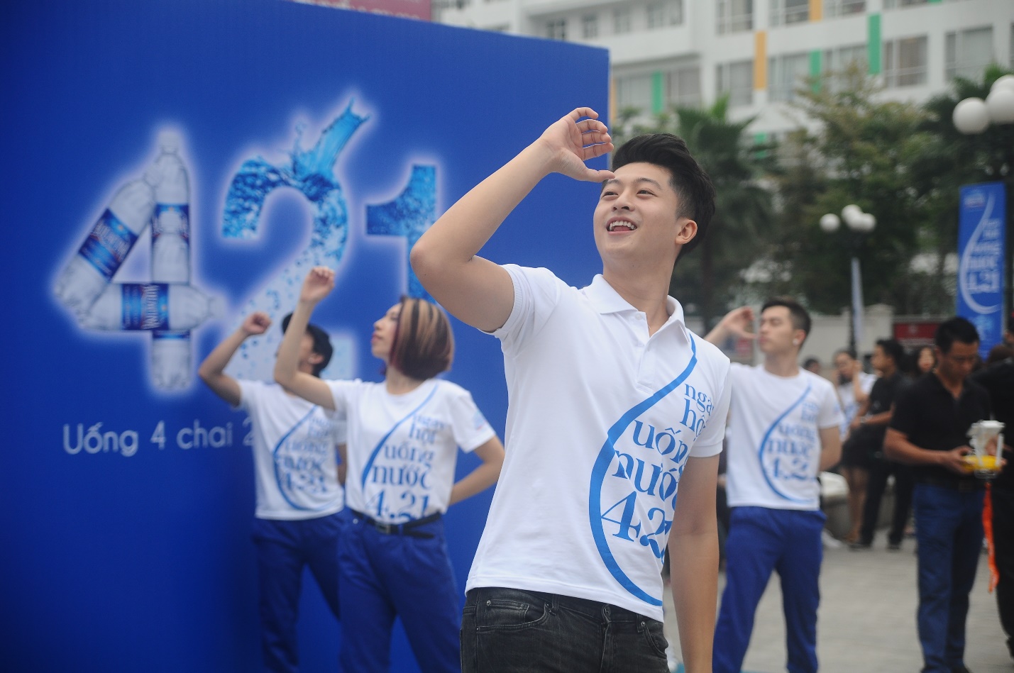 Noo Phước Thịnh h&agrave;o hứng với vũ điệu 421 c&ugrave;ng Thanh Hằng trong sự kiện - Ảnh 6.