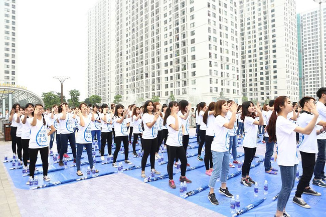 Noo Phước Thịnh h&agrave;o hứng với vũ điệu 421 c&ugrave;ng Thanh Hằng trong sự kiện - Ảnh 9.