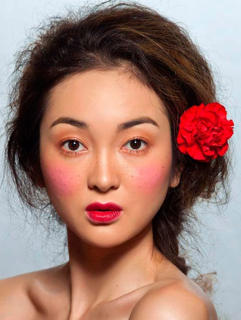 Tr&agrave;o lưu make up &ldquo;Geisha m&aacute; hồng xuống phố&rdquo; - Ảnh 1.