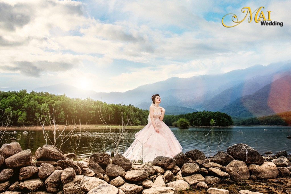 Cho&aacute;ng ngợp với v&aacute;y cưới si&ecirc;u đẹp của MaiWedding - Ảnh 7.