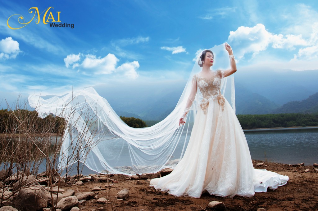 Cho&aacute;ng ngợp với v&aacute;y cưới si&ecirc;u đẹp của MaiWedding - Ảnh 8.
