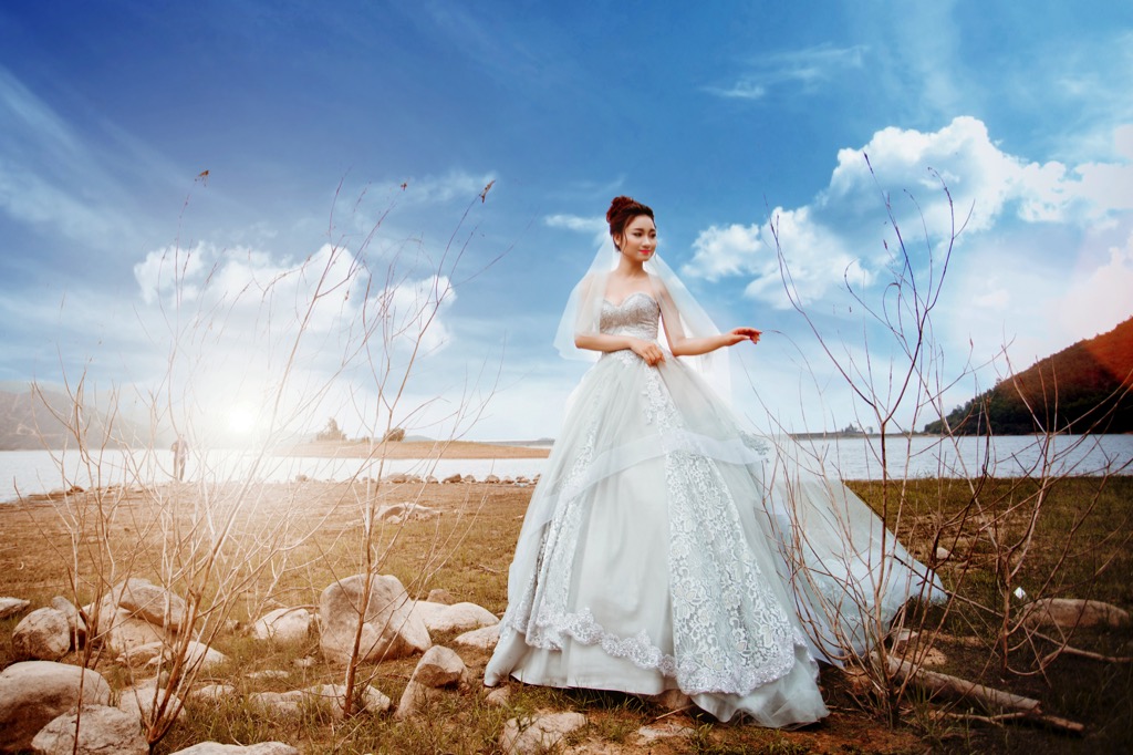 Cho&aacute;ng ngợp với v&aacute;y cưới si&ecirc;u đẹp của MaiWedding - Ảnh 19.