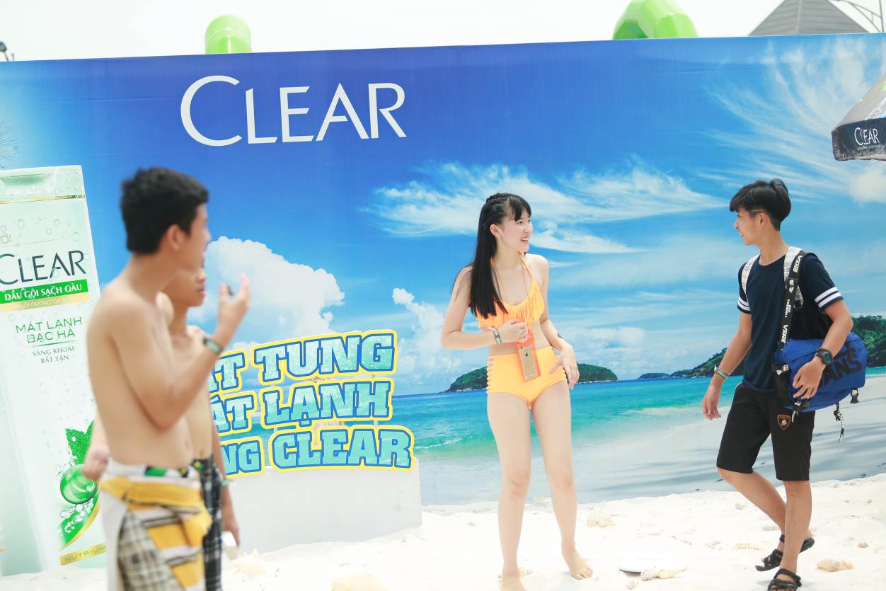 Học c&aacute;ch sao Việt đi chơi lễ hội m&ugrave;a h&egrave; - Ảnh 12.