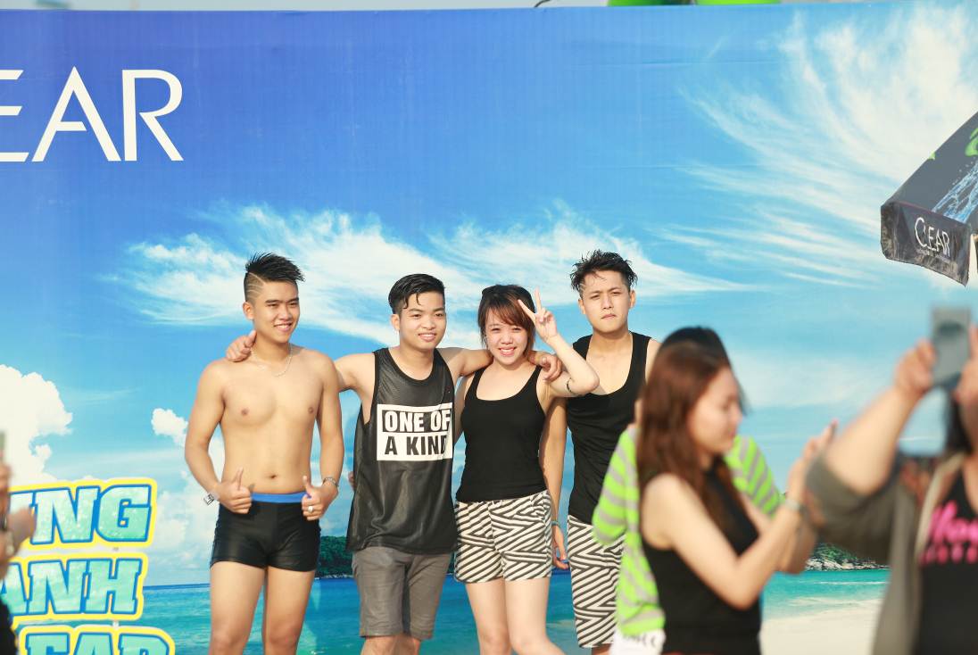 Học c&aacute;ch sao Việt đi chơi lễ hội m&ugrave;a h&egrave; - Ảnh 15.