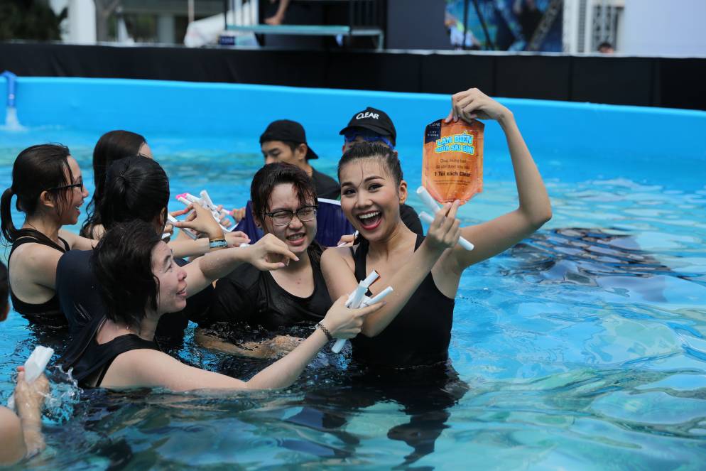 Học c&aacute;ch sao Việt đi chơi lễ hội m&ugrave;a h&egrave; - Ảnh 17.