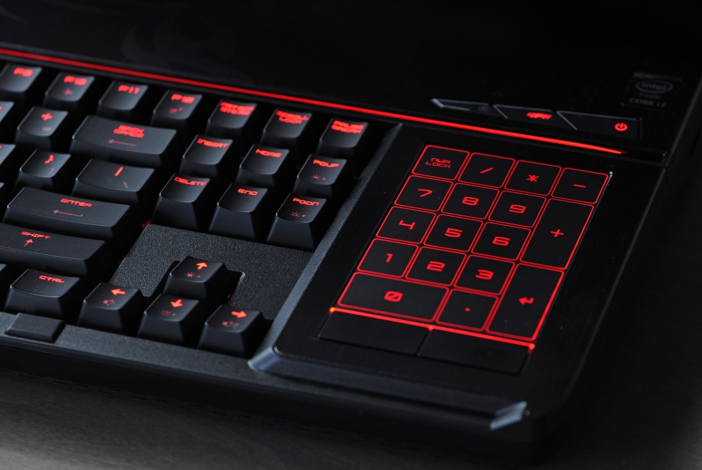 "Nội soi" những dòng laptop chơi game 2017 sở hữu cấu hình khủng nhất