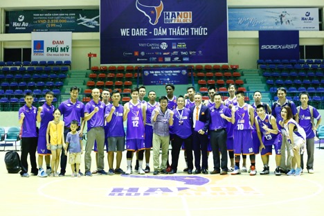 Hàng ngàn khán giả thủ đô “bùng nổ” cùng Hà Nhi Idol tại Giải bóng rổ chuyên nghiệp Việt Nam - Ảnh 8.